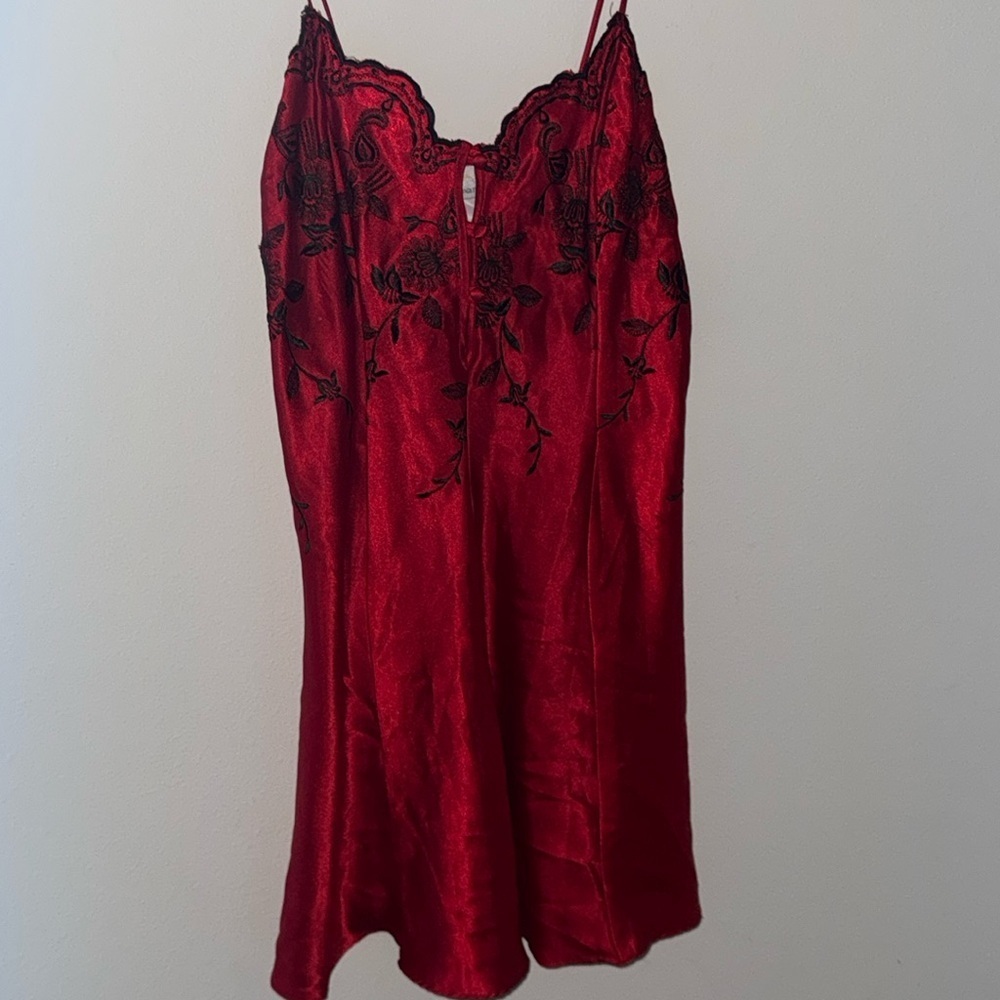 Alexandra‎ Nicole Red / black embroidered intimates slip chemise nightgown Sz M